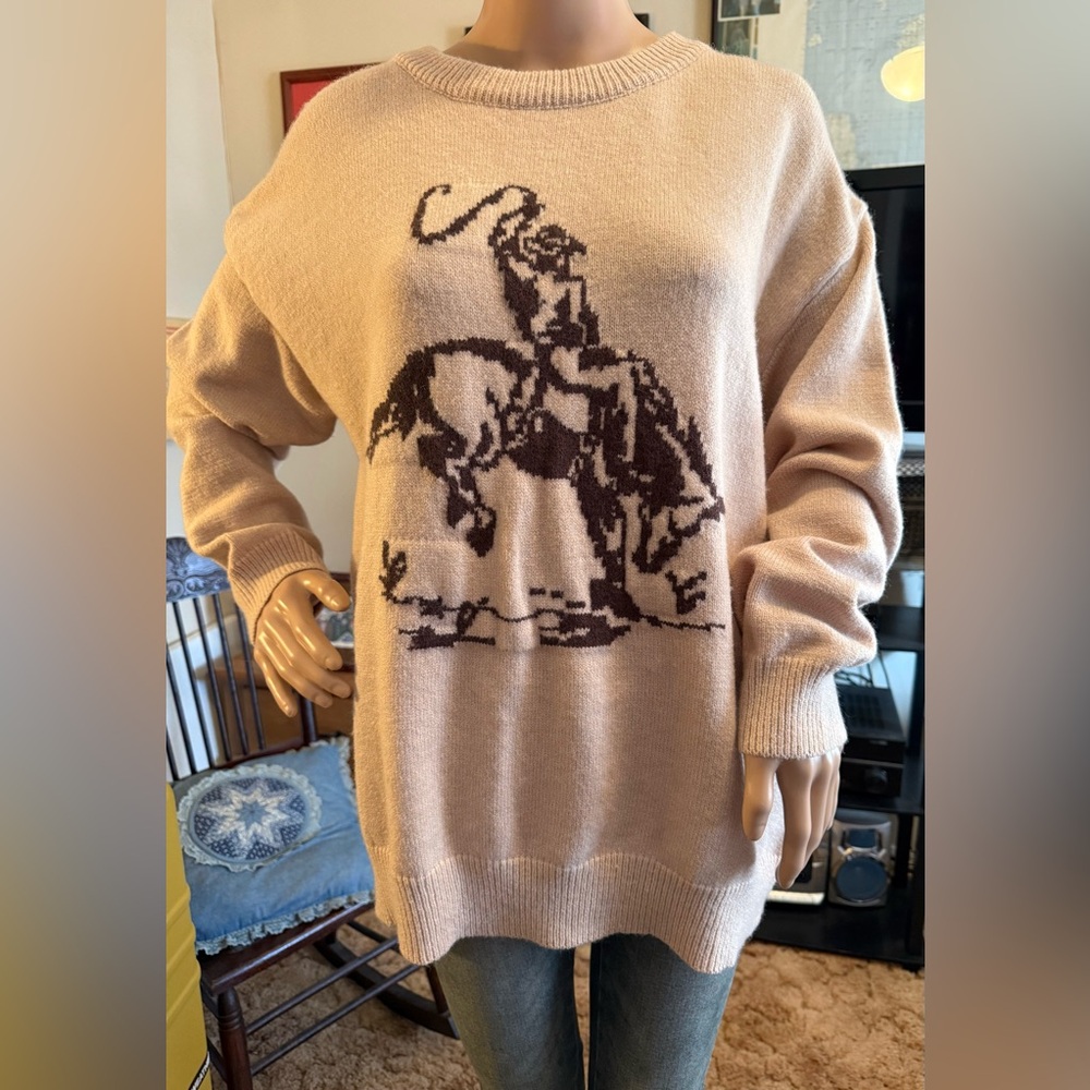Cashmere crew neck sweater. Cute! 🥰